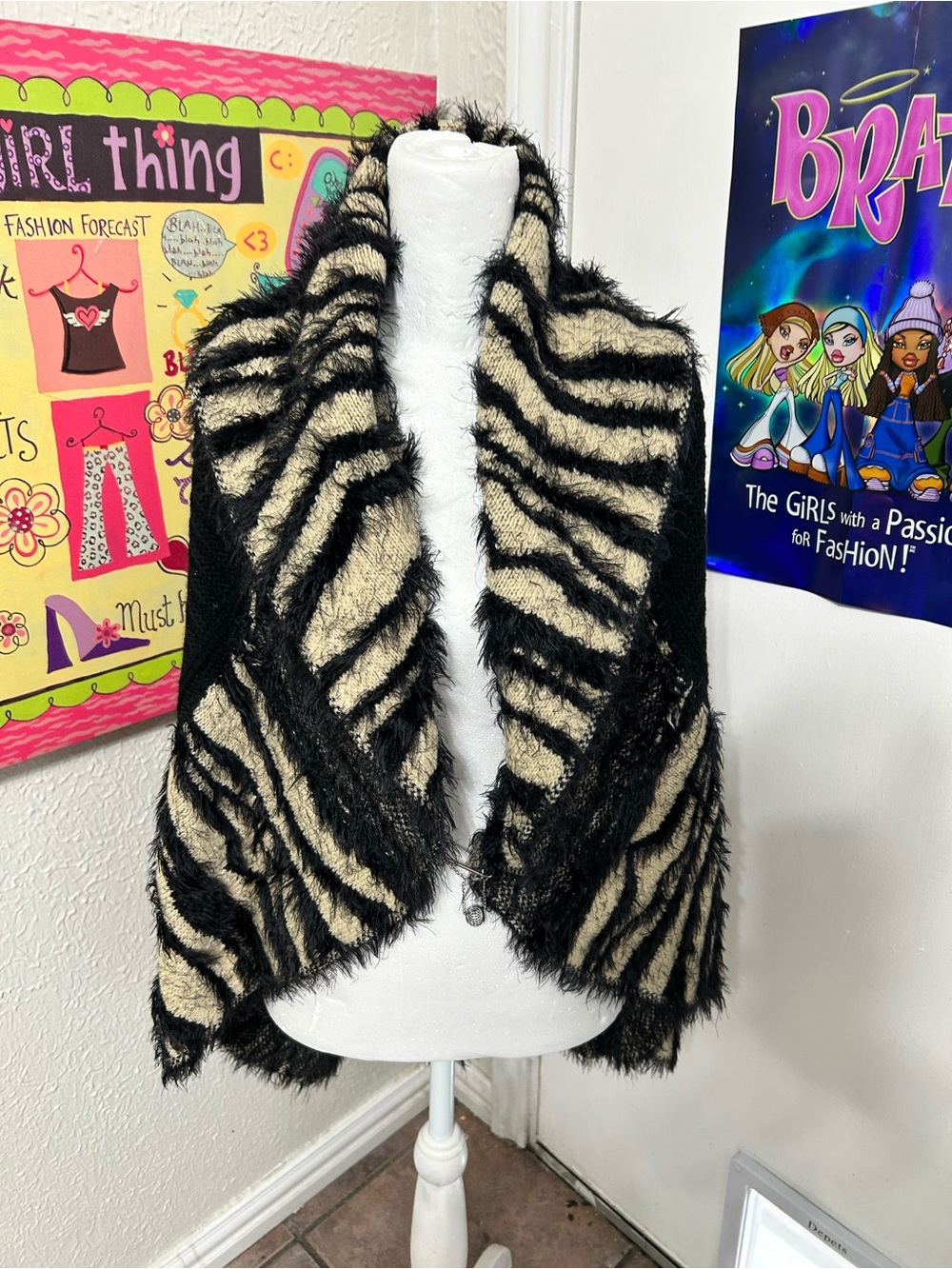 Sioni Black & Cream Fuzzy Open-Front Cardigan